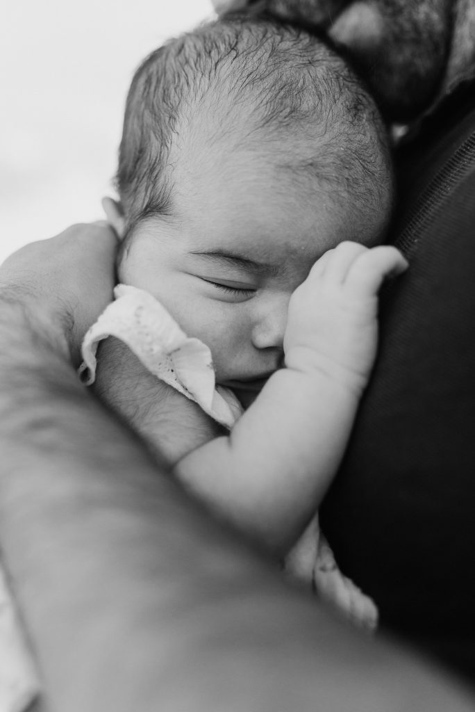 Un bebé durante su reportaje de recién nacido en Burgos